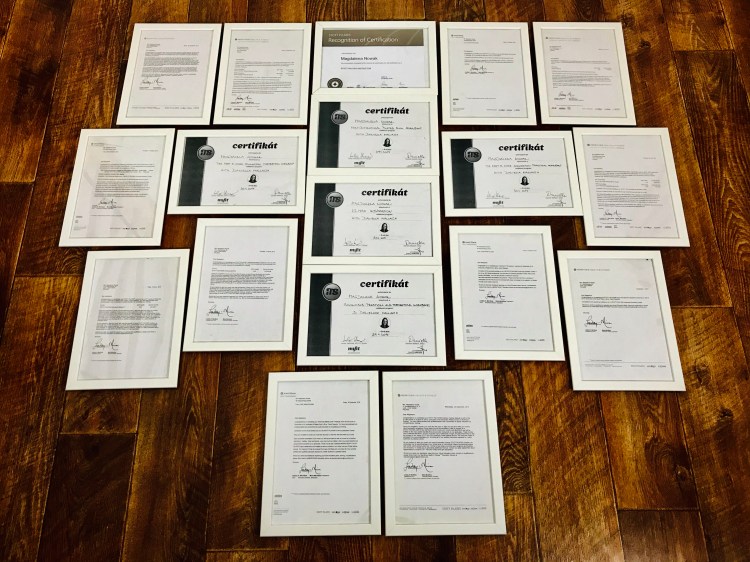 fot2. Certyfikaty szkoleń i kursów.