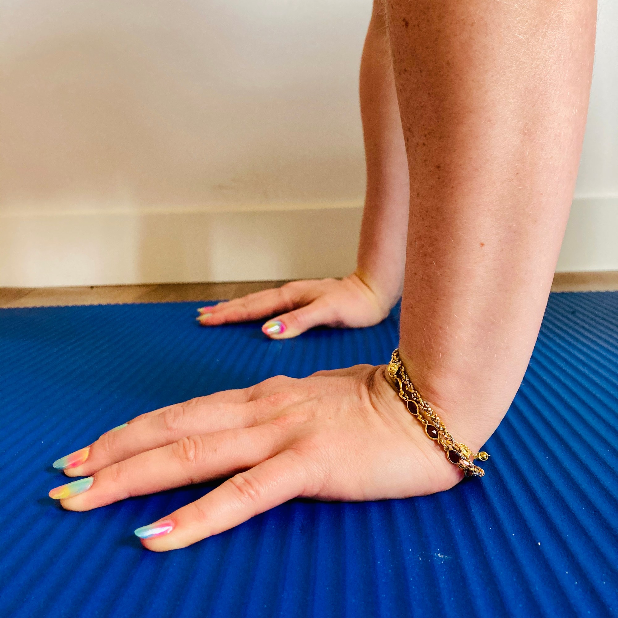 Prawidłowe ułożenie dłoni w podporze.